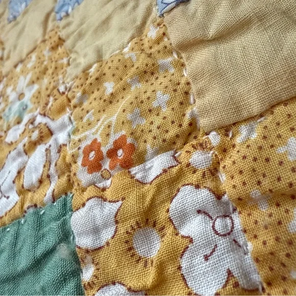 1930s Hand-stitched Diamond Quilt‎ - Picture 8 of 11